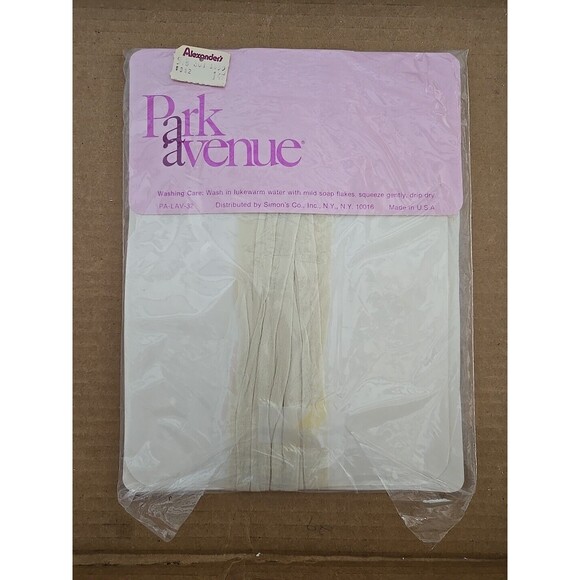 VINTAGE PARK AVENUE SHEER To Waist Pantyhose Size Medium #802 Off White - Picture 2 of 5